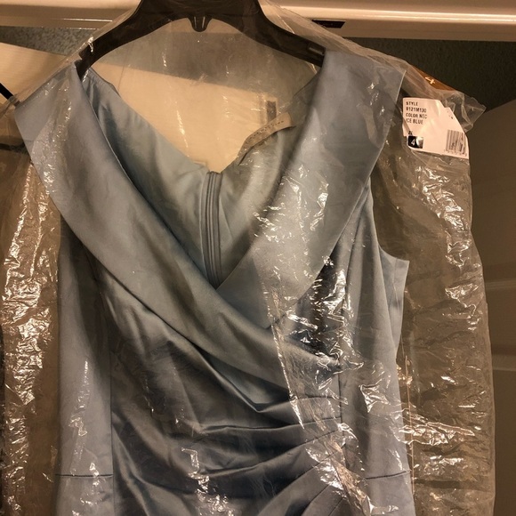 New Tahari Ice Blue Satin Sleeveless Gown - Picture 9 of 9